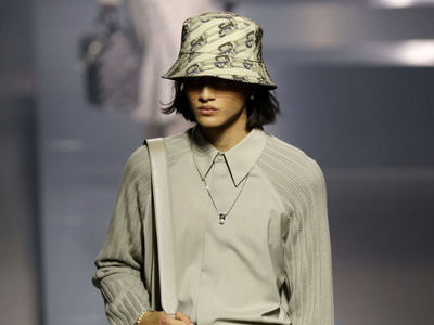 Rizal Rama Jadi Model Fashion Show Fendi di Milan