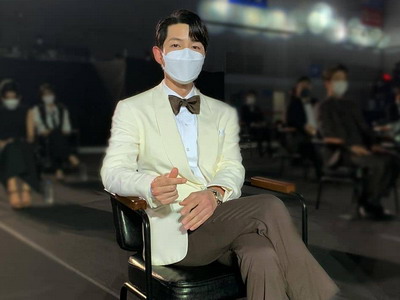 10 Inspirasi Gaya Aktor Ganteng di Baeksang Arts Awards 2021