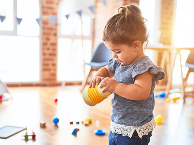 Bermain di Rumah dengan Aplikasi untuk Anak