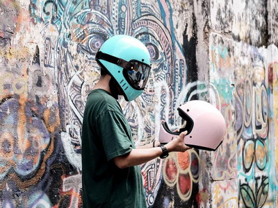 Inspirasi Gaya Helm Lokal