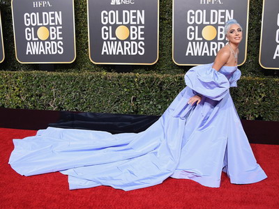 10 Inspirasi Gaya dari Karpet Merah Golden Globes 2019