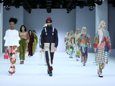 Lazada Tampilkan Warna dan Motif Meriah dari 4 Label di Jakarta Fashion Week 2022