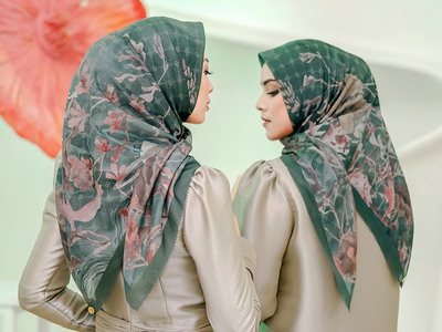 Kolaborasi Cantik Buttonscarves dan RiaMiranda