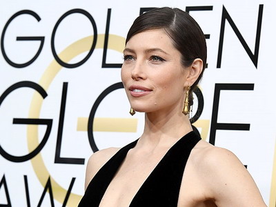 Tren Gaun Seksi di Golden Globe Awards 2017