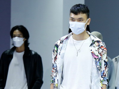 Tetap Aman dan Stylish dengan Masker Softies Selama Jakarta Fashion Week 2022