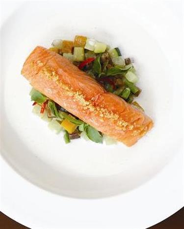 Mencicipi Keunikan Salmon Lodeh