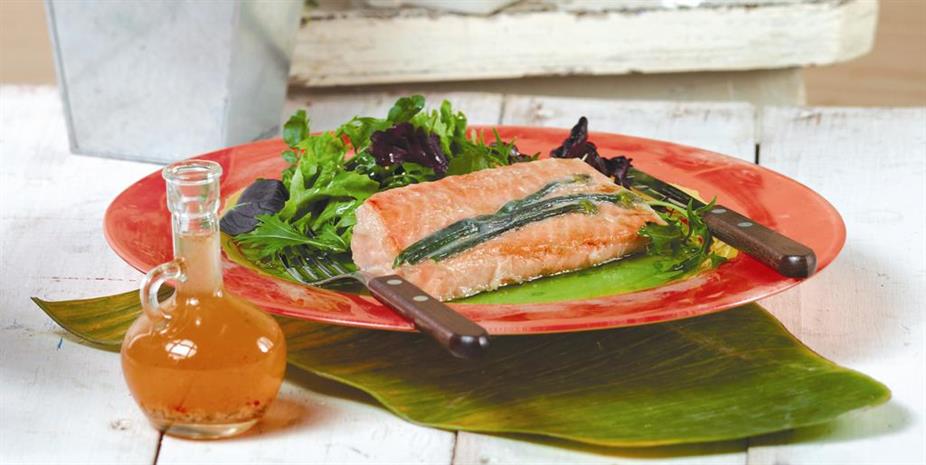 Salmon Bungkus dengan Salad