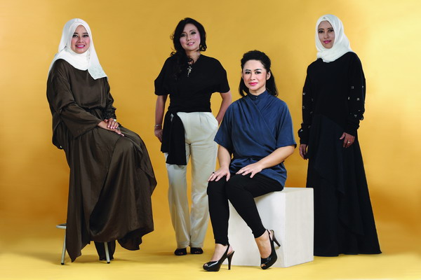 Gaya Foto Studio Dengan Sahabat foto candid kekinian